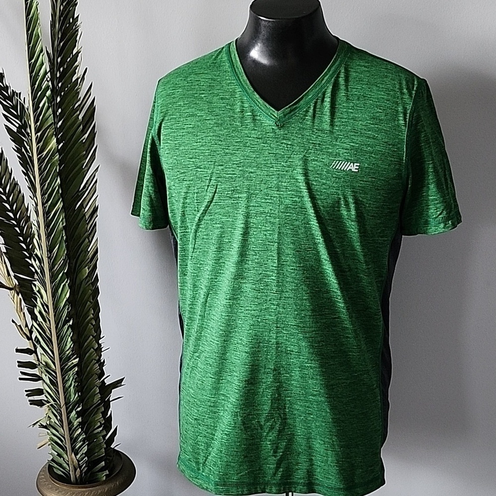 American Eagle AEActive Extreme Flex heather green v-neck tee Size:MT